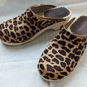 Hanna Andersson Leopard Horsehair clogs size 39